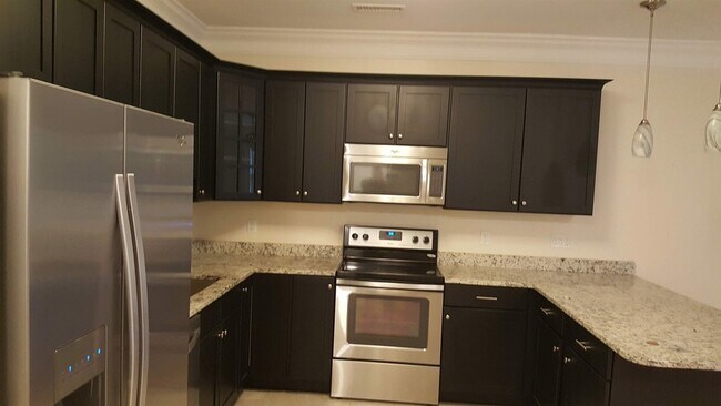 Building Photo - 2 Silver St