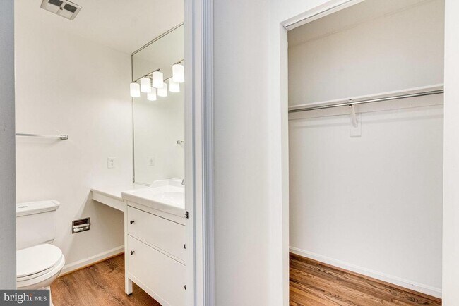 Building Photo - 2186 Golf Course Dr