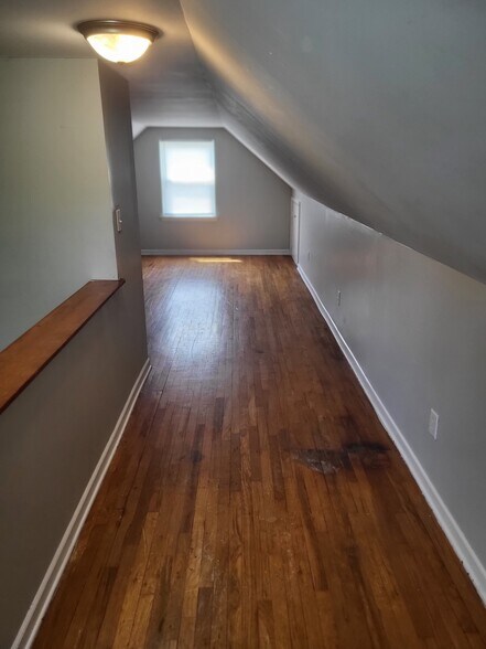 Upstairs bedroom - 3449 Beulah Rd