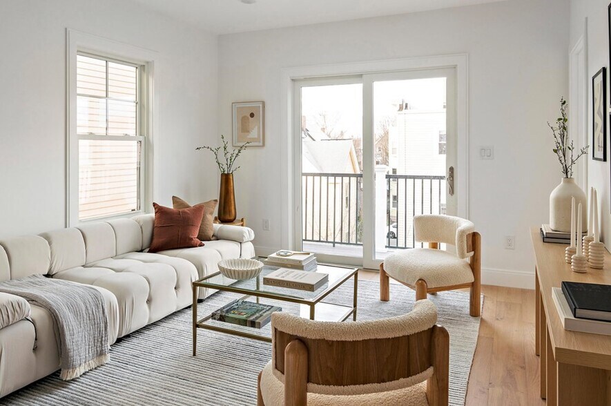 Building Photo - 65 Merriam St