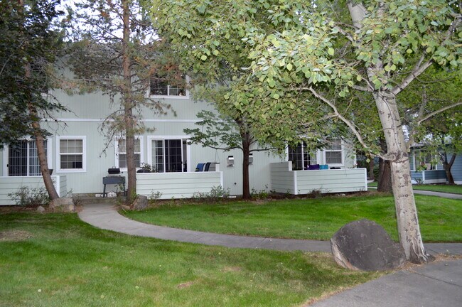 Building Photo - 1950 NE Derek Dr