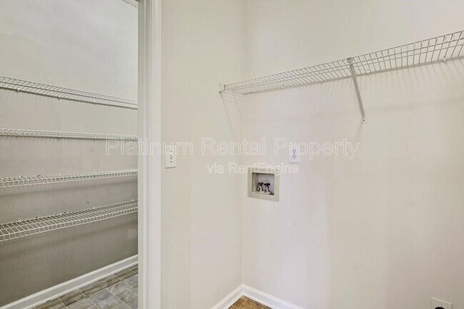 Building Photo - 335 Aolian Ct