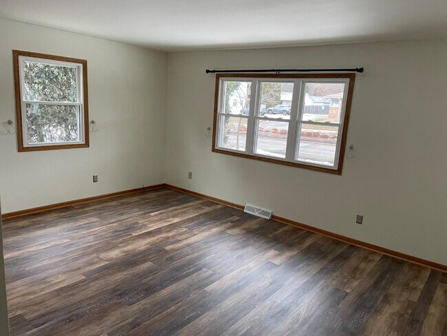 Building Photo - 9221-9223 W Morgan Ave - 9223