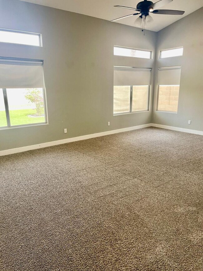 Building Photo - 1732 W Gary Dr