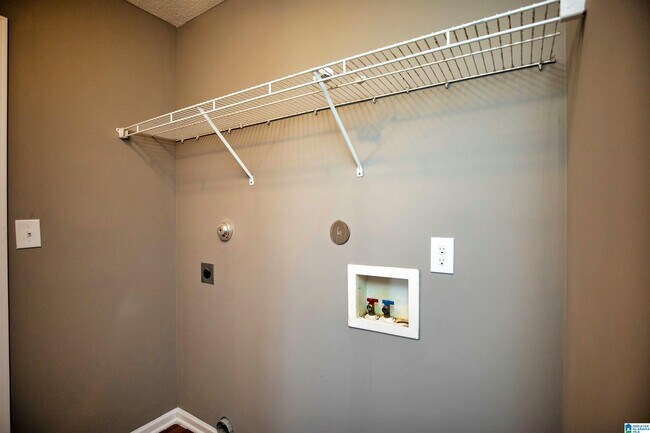 Building Photo - 12965 Brookstone Way