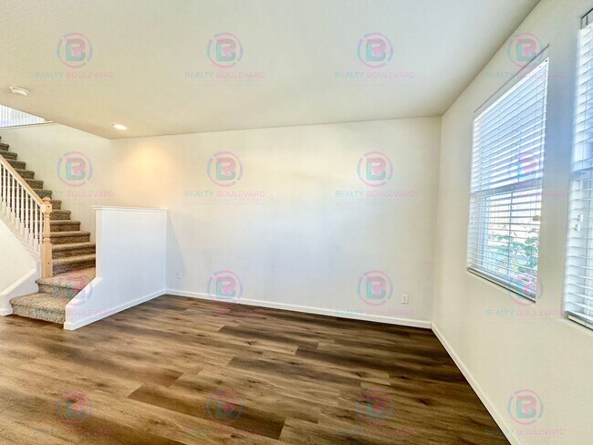 Building Photo - Spacious 4-Bedroom 3 Bath, 3 Car Garage Home with Loft, Living Room and Family Room Outdoor Kitch...