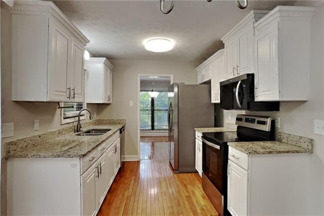 Building Photo - 464 Ridgemont Dr
