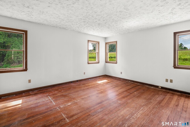 Building Photo - 36 Farnham Rd