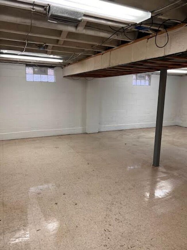 Building Photo - 864 Gary Ave SE