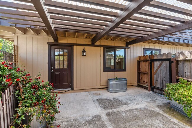 Building Photo - Unique 2 Bedroom, 1 Bath Stand-Alone House...