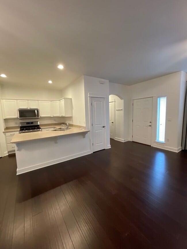 Building Photo - 1039 NE Watt Way