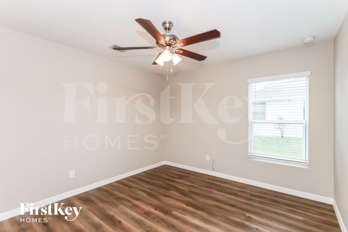 Building Photo - 133 NE 9th Ct