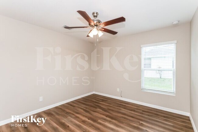 Building Photo - 133 NE 9th Ct