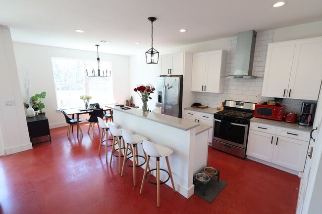 Building Photo - Newly Built Duplex!