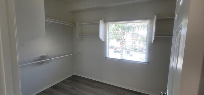 Building Photo - 7425 Bear Creek Ct