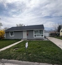 Building Photo - Adorable Three Bedroom One Bathroom Single Car Garage