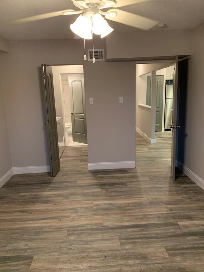 Building Photo - **Anic Groves**Updated Modern Spacious One...