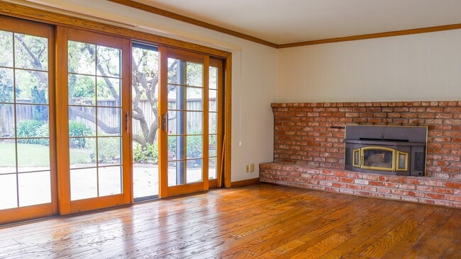 Building Photo - 805 Forest Ridge Dr