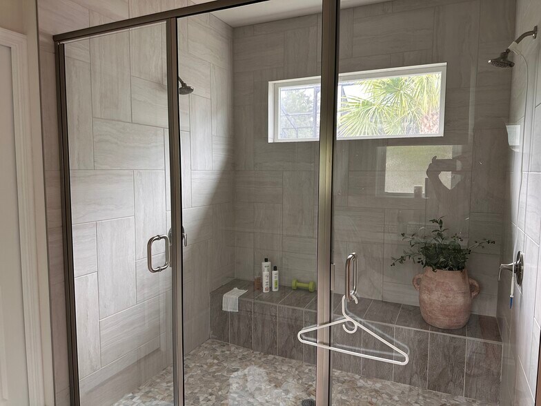 Master Bathroom 2 - 14038 SW 7th Pl