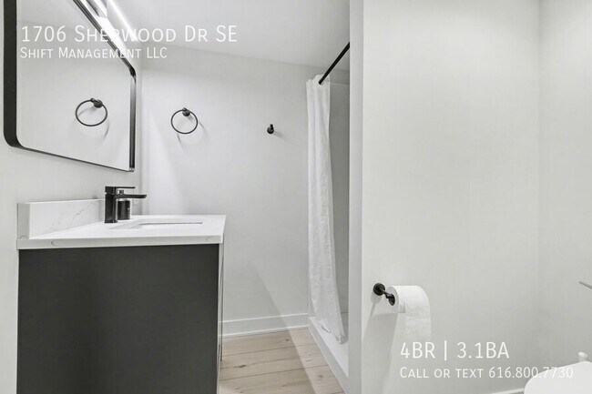 Building Photo - 1706 Sherwood Ave SE