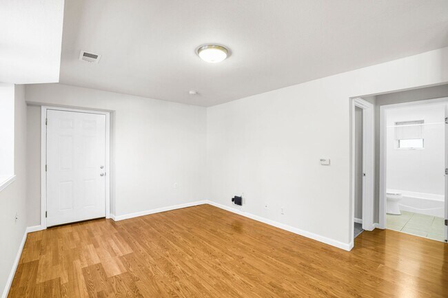 Building Photo - 5200