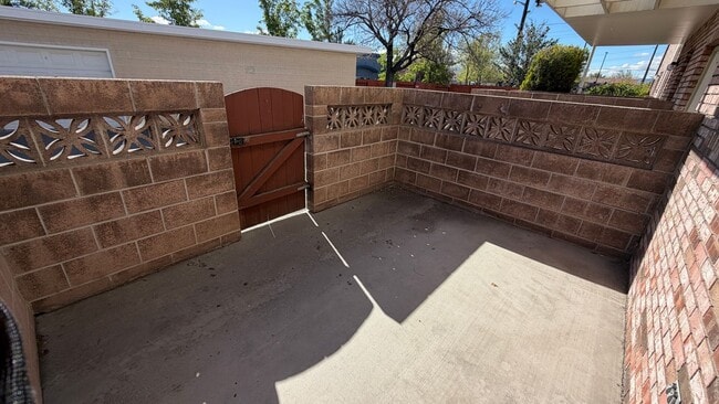 Building Photo - 1100 Harvard Wy