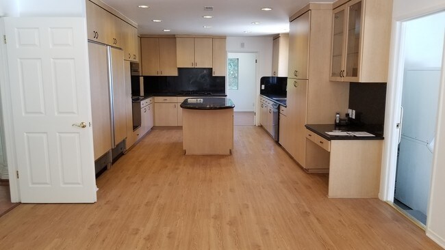 Kitchen w/ Subzero Fridge & Freezer - 9031 Alto Cedro Dr