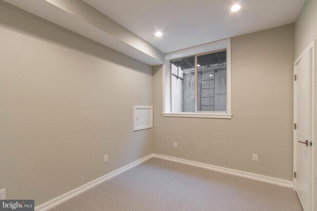 Building Photo - 908 S 21st St