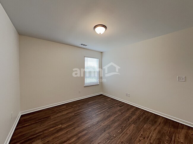 Building Photo - 288 Camp dr