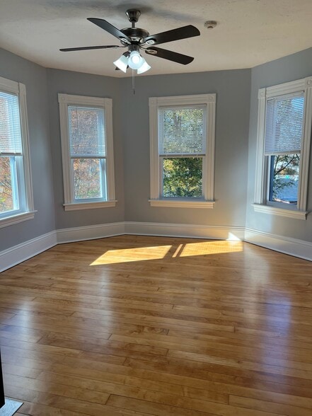 LIVING ROOM - 28 Paine St