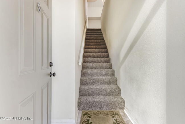 Building Photo - 13700 Richmond Park Dr N