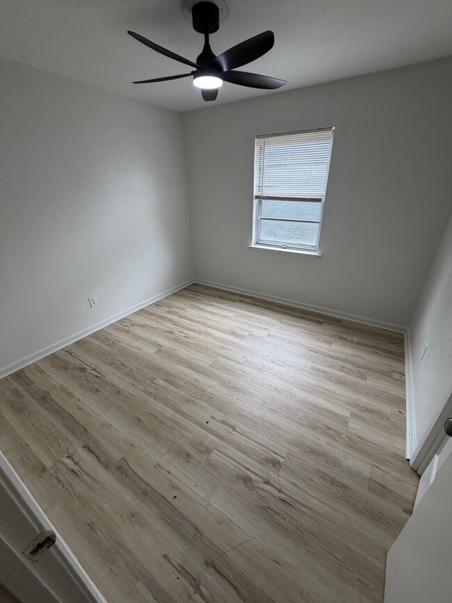 Building Photo - Experience the ultimate comfort of living in a 3-bedroom single-family home today!