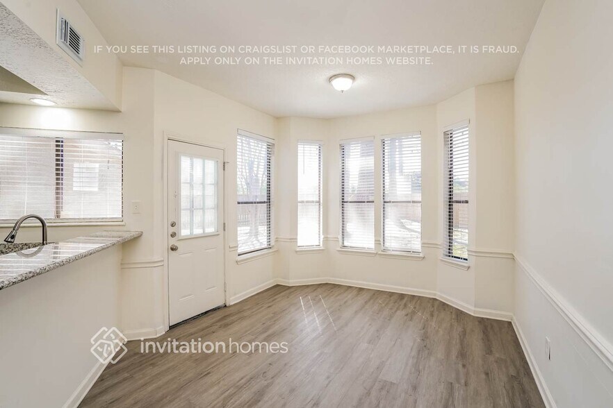 Building Photo - 11903 Gardenglen Dr