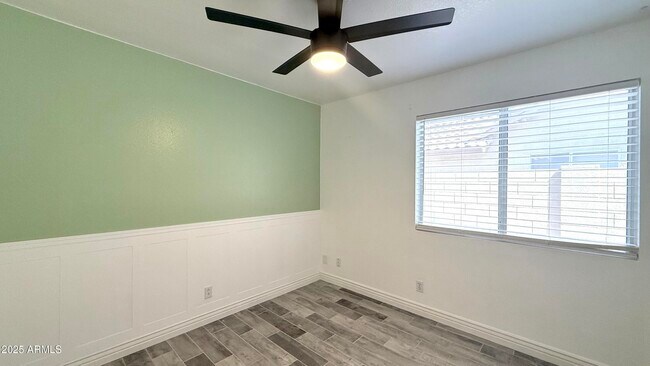 Building Photo - 151 W Shamrock St
