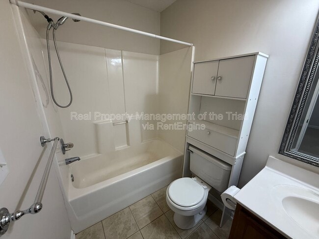 Building Photo - 1921 Bradford St