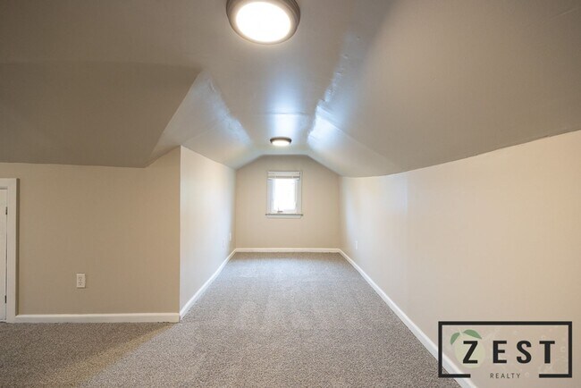 Building Photo - PRE LEASING! Beautiful 3 BEDROOM! OPEN HOU...