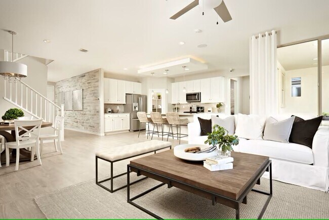 Building Photo - 3 Bed + Den + Loft near Cardinals Football...