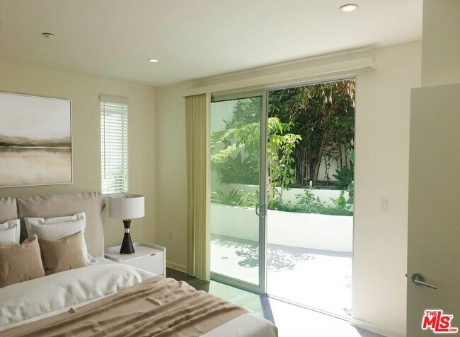 Building Photo - 1611 S Beverly Glen Blvd