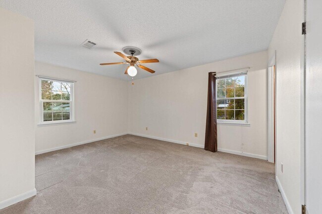 Building Photo - 122 Beach Dr