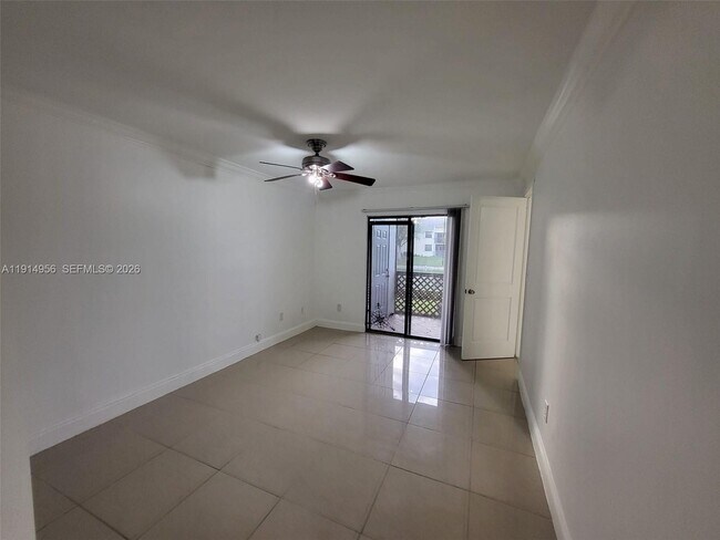 Building Photo - 960 N Franklin Ave