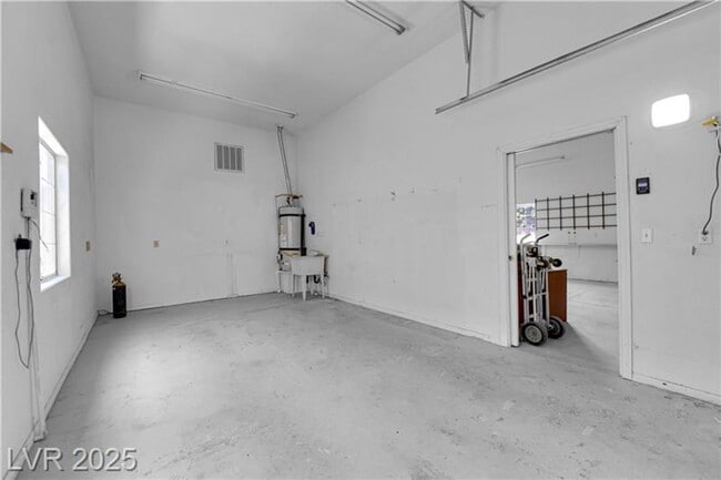 Building Photo - 1.2 Acres with Indoor & Outdoor RV Parking!!!!