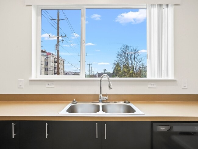 Building Photo - Vancouver Townhouses