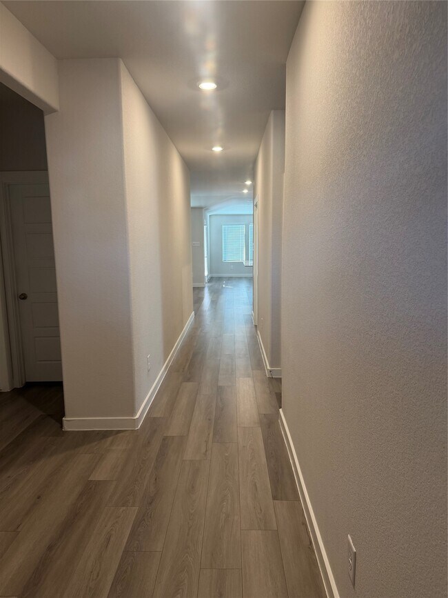 Building Photo - 18739 Frost Ridge Dr