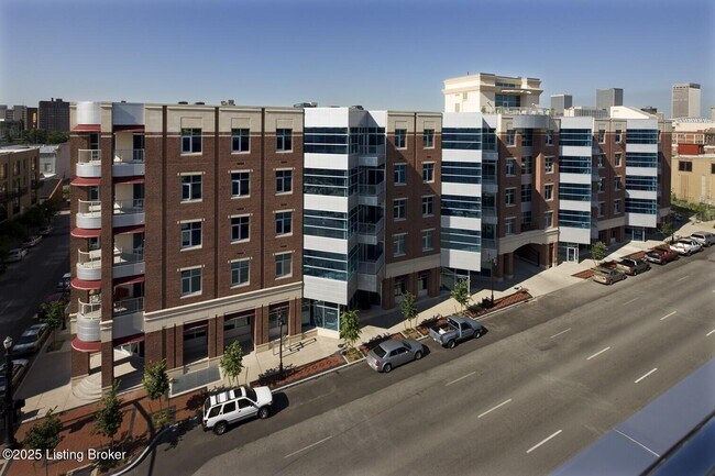 Building Photo - 324 E Main St