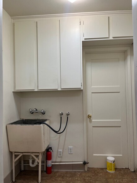 Building Photo - 330 S Virginia Ave