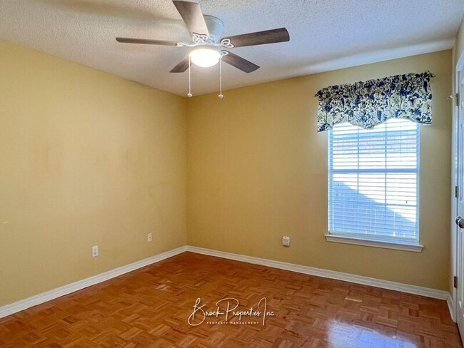 Building Photo - 2634 Southern Oaks Dr