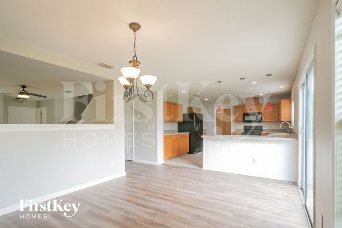 Building Photo - 217 Cezanne Cir