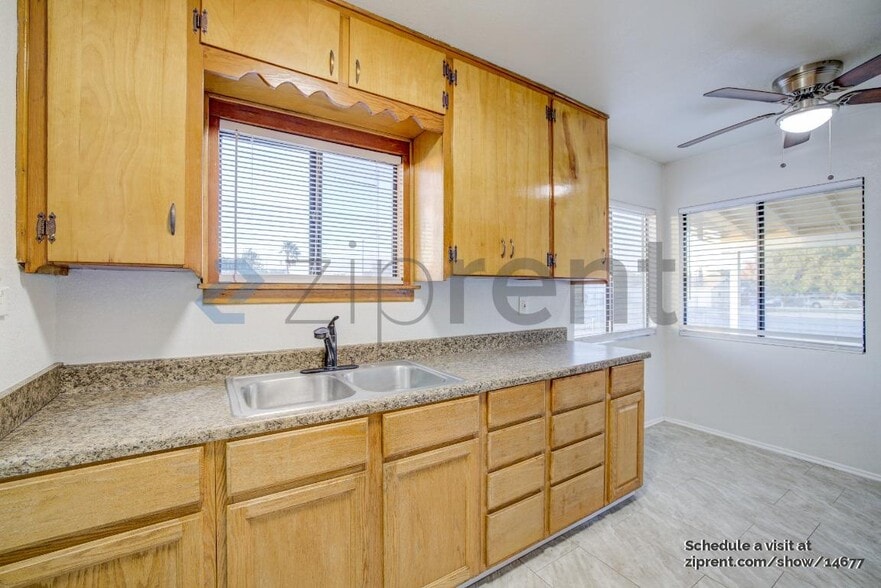 Building Photo - Unit