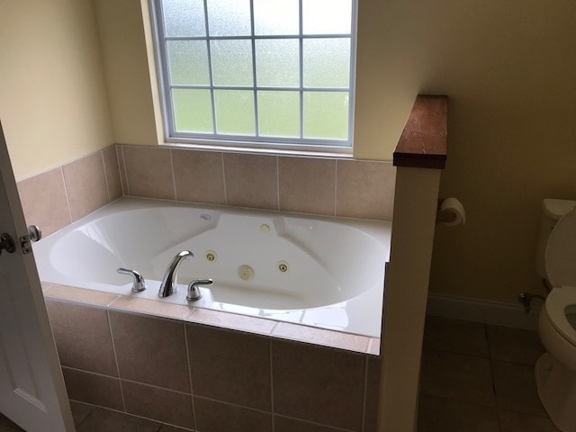 Building Photo - Maryville, 4 bedroom home with fireplace