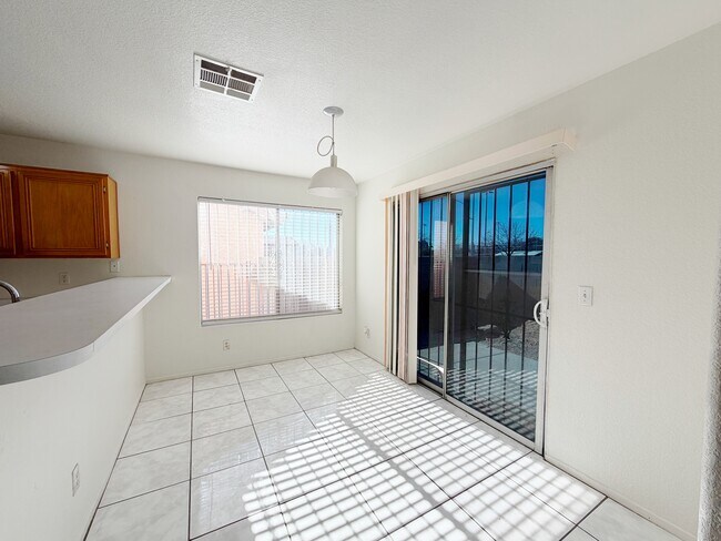 Building Photo - 593 Old W Ct